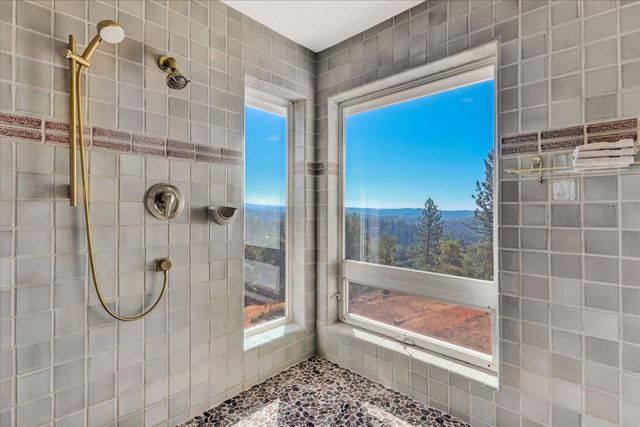 15391 Pear Valley Ln, Auburn, CA 95603