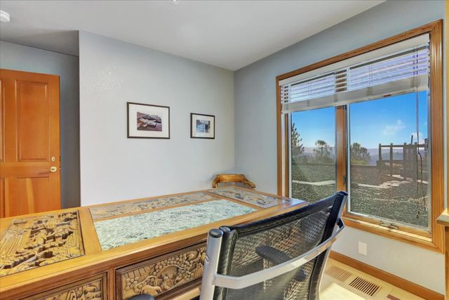 15391 Pear Valley Ln, Auburn, CA 95603
