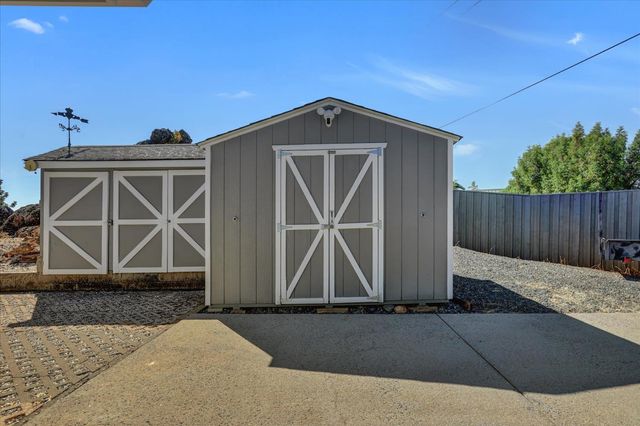 15391 Pear Valley Ln, Auburn, CA 95603