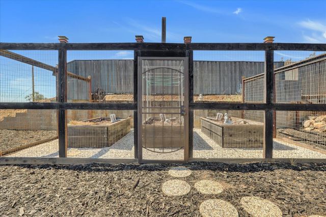 15391 Pear Valley Ln, Auburn, CA 95603