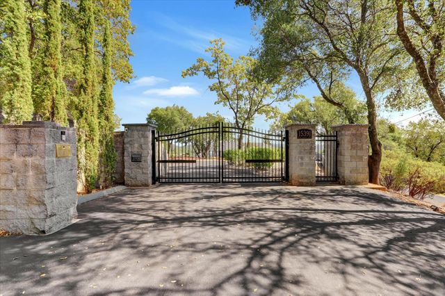15391 Pear Valley Ln, Auburn, CA 95603