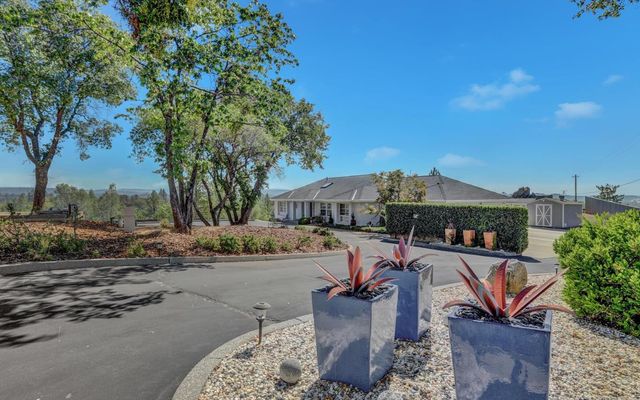 15391 Pear Valley Ln, Auburn, CA 95603