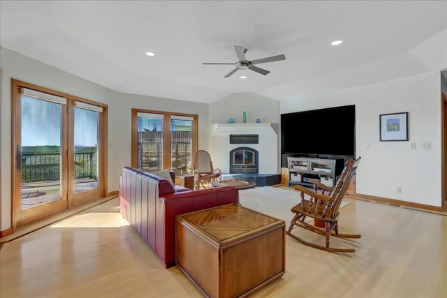 15391 Pear Valley Ln, Auburn, CA 95603