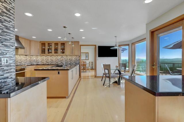 15391 Pear Valley Ln, Auburn, CA 95603