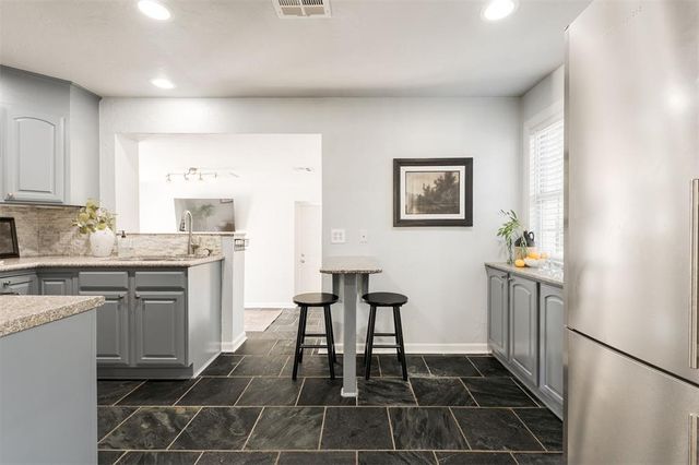 2017 Huntington Avenue, Nichols Hills, OK 73116