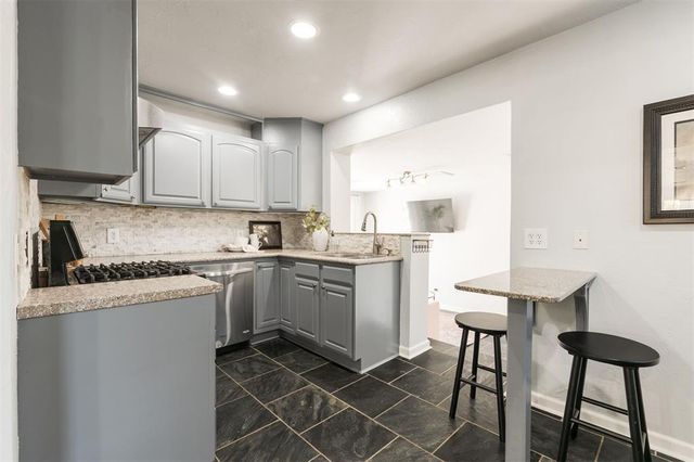 2017 Huntington Avenue, Nichols Hills, OK 73116