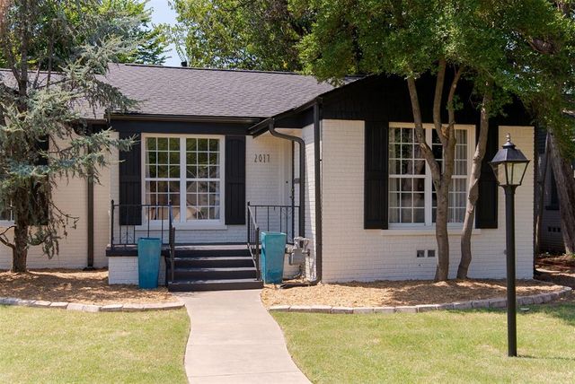 2017 Huntington Avenue, Nichols Hills, OK 73116