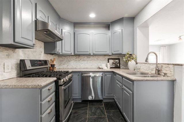 2017 Huntington Avenue, Nichols Hills, OK 73116