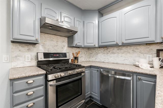 2017 Huntington Avenue, Nichols Hills, OK 73116