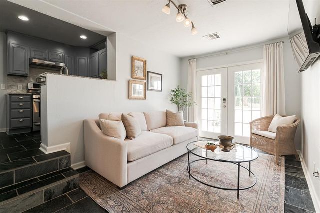 2017 Huntington Avenue, Nichols Hills, OK 73116