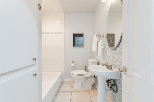 2017 Huntington Avenue, Nichols Hills, OK 73116