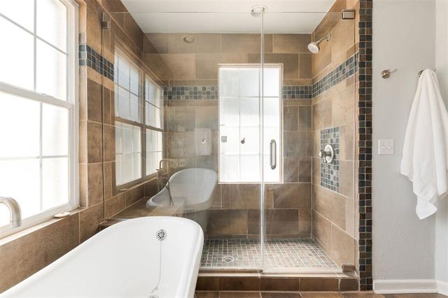 2017 Huntington Avenue, Nichols Hills, OK 73116