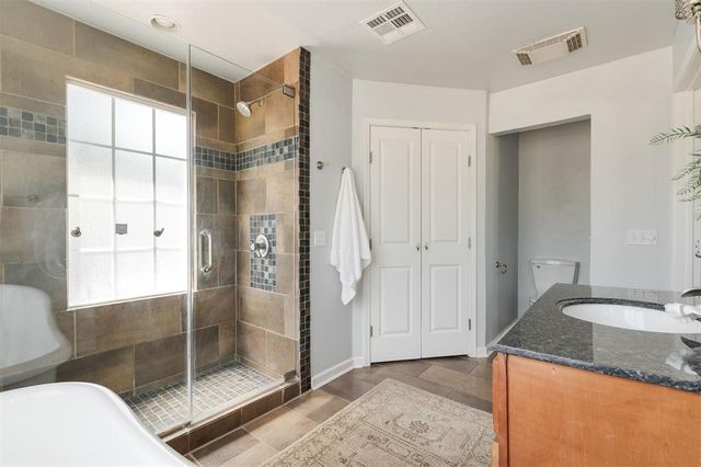 2017 Huntington Avenue, Nichols Hills, OK 73116