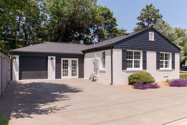 2017 Huntington Avenue, Nichols Hills, OK 73116