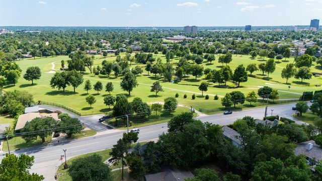 2017 Huntington Avenue, Nichols Hills, OK 73116