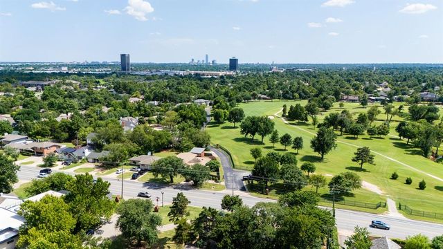 2017 Huntington Avenue, Nichols Hills, OK 73116