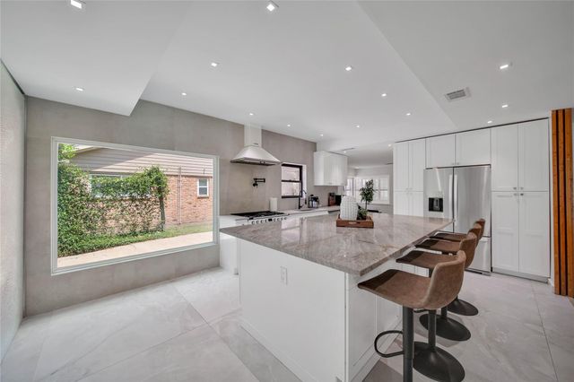 1030 Chantilly Lane, Houston, TX 77018