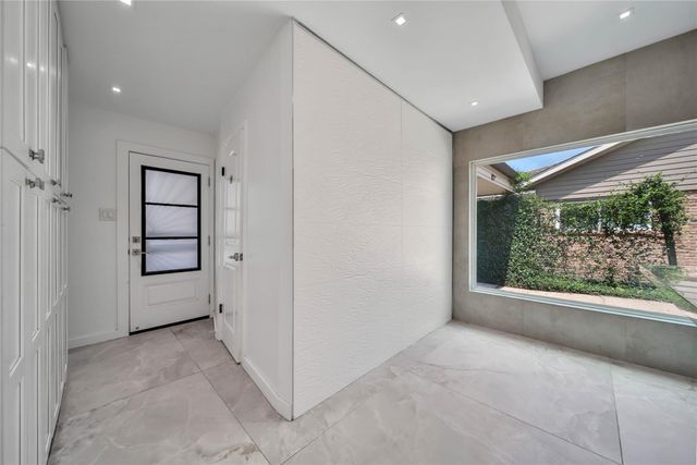 1030 Chantilly Lane, Houston, TX 77018