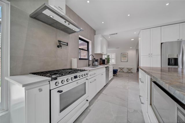 1030 Chantilly Lane, Houston, TX 77018