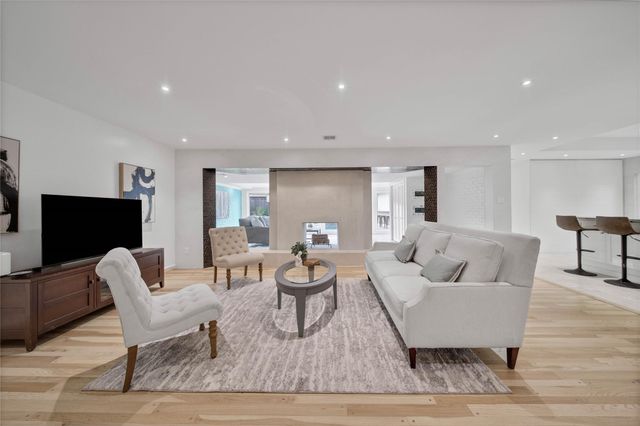 1030 Chantilly Lane, Houston, TX 77018