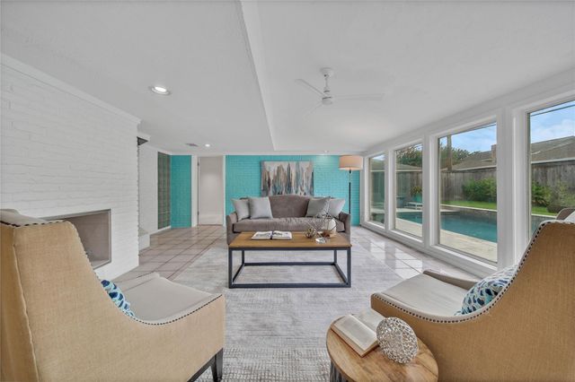 1030 Chantilly Lane, Houston, TX 77018