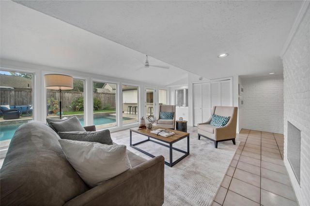 1030 Chantilly Lane, Houston, TX 77018