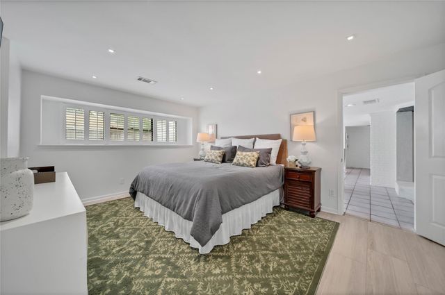 1030 Chantilly Lane, Houston, TX 77018