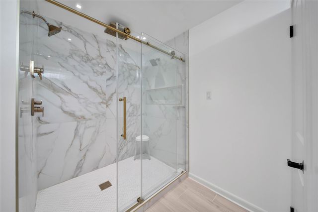 1030 Chantilly Lane, Houston, TX 77018
