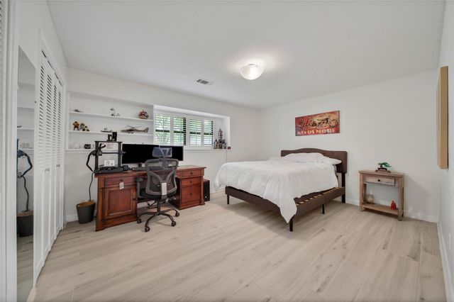 1030 Chantilly Lane, Houston, TX 77018