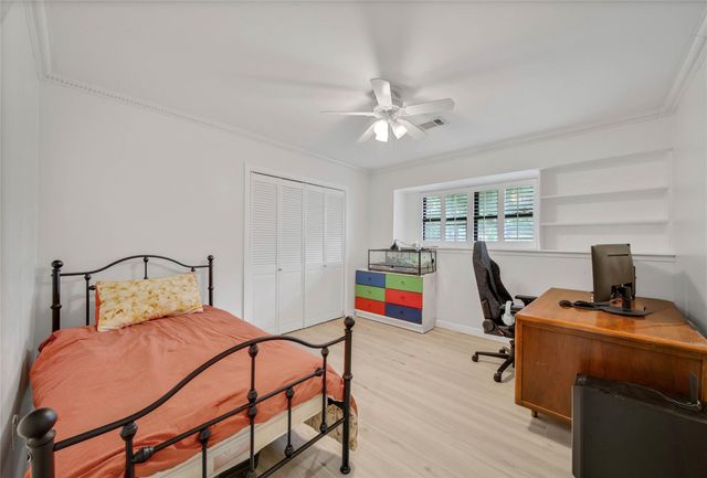 1030 Chantilly Lane, Houston, TX 77018