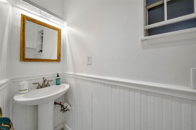 1030 Chantilly Lane, Houston, TX 77018