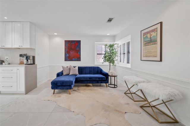 1030 Chantilly Lane, Houston, TX 77018