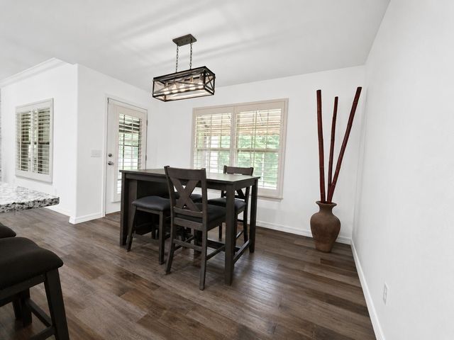 5752 S Winsor Drive, Battlefield, MO 65619