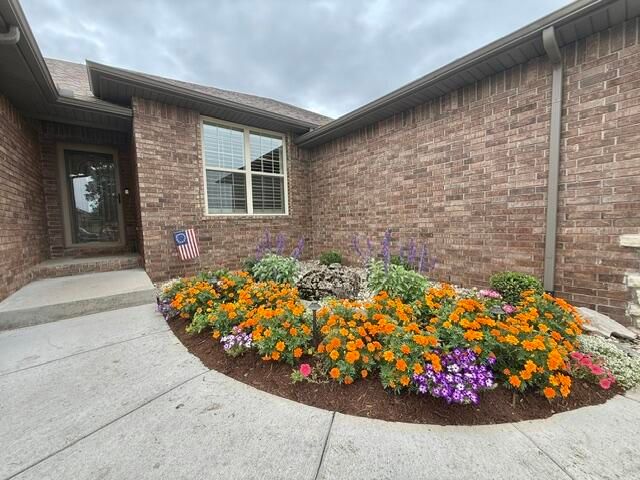 5752 S Winsor Drive, Battlefield, MO 65619
