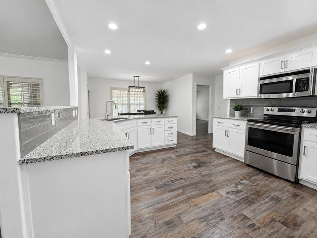 5752 S Winsor Drive, Battlefield, MO 65619
