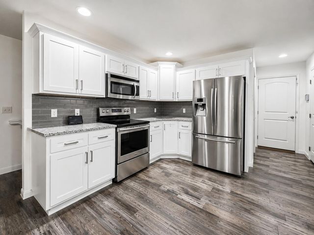 5752 S Winsor Drive, Battlefield, MO 65619