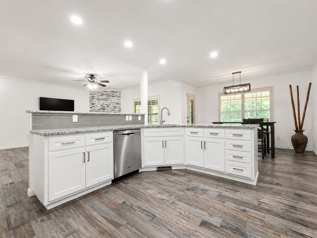 5752 S Winsor Drive, Battlefield, MO 65619
