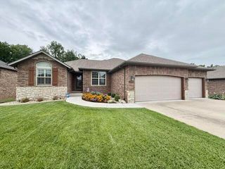 5752 S Winsor Drive, Battlefield, MO 65619