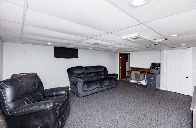 3414 E 35th Street, Des Moines, IA 50317