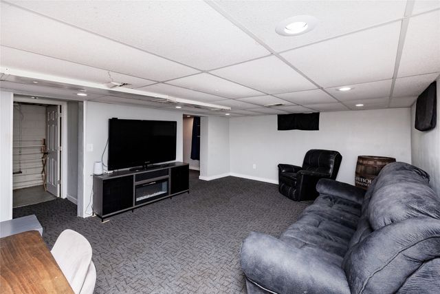 3414 E 35th Street, Des Moines, IA 50317