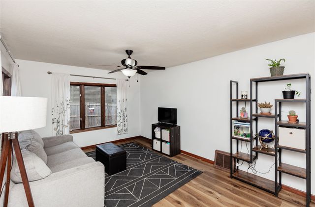 3414 E 35th Street, Des Moines, IA 50317