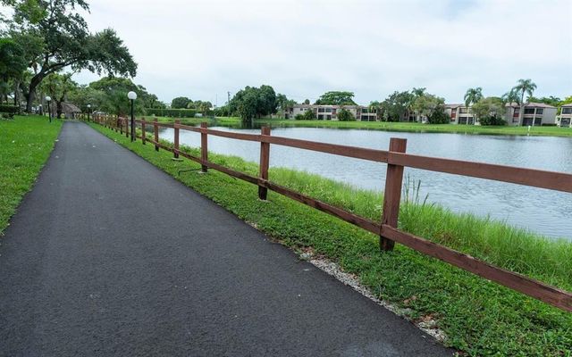 900 Colony Point Circle 407, Pembroke Pines, FL 33026