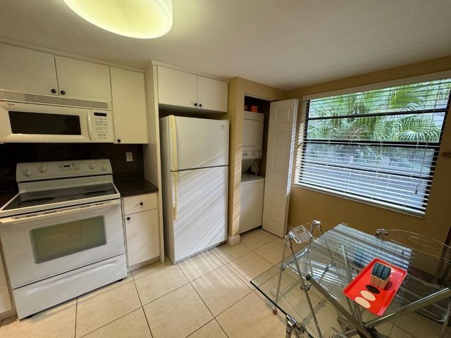 900 Colony Point Circle 407, Pembroke Pines, FL 33026