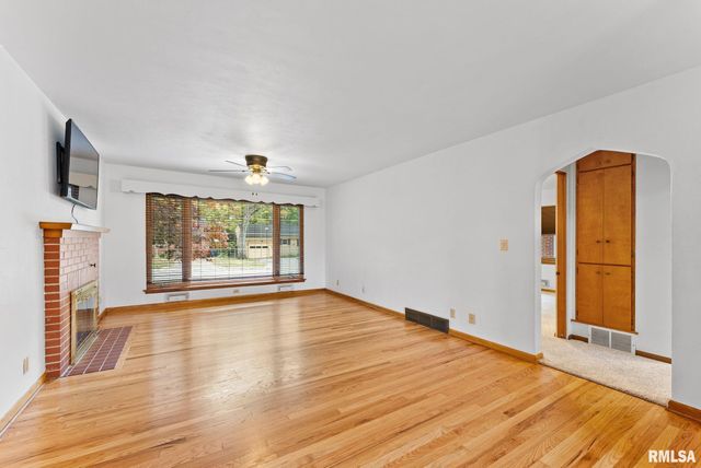 2721 30TH Avenue, Rock Island, IL 61201