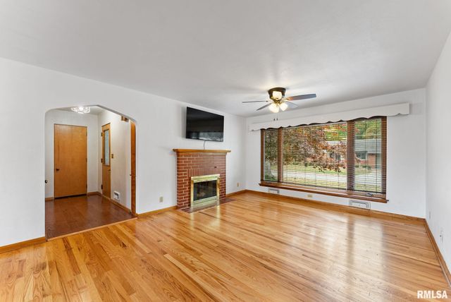 2721 30TH Avenue, Rock Island, IL 61201