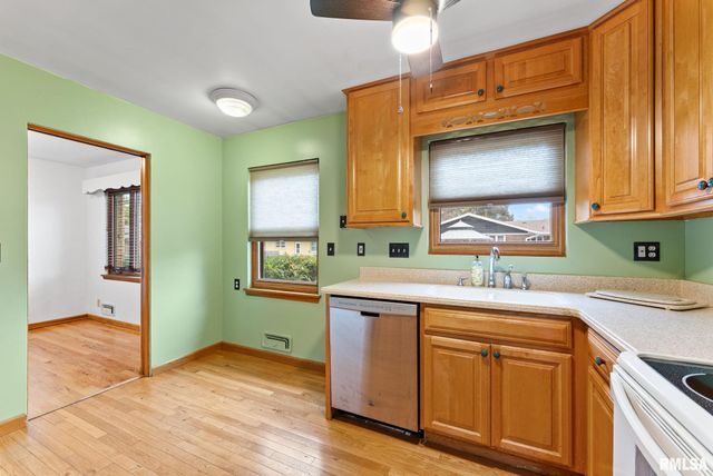 2721 30TH Avenue, Rock Island, IL 61201