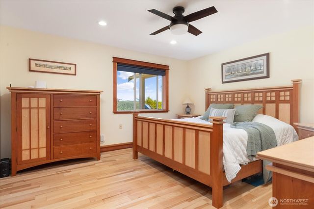 1355 Sealawn Boulevard, Freeland, WA 98249