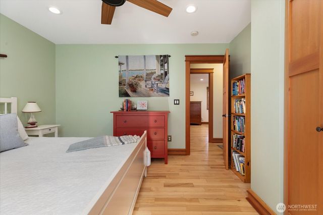 1355 Sealawn Boulevard, Freeland, WA 98249