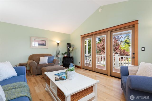 1355 Sealawn Boulevard, Freeland, WA 98249