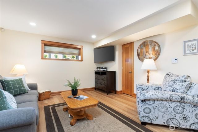 1355 Sealawn Boulevard, Freeland, WA 98249